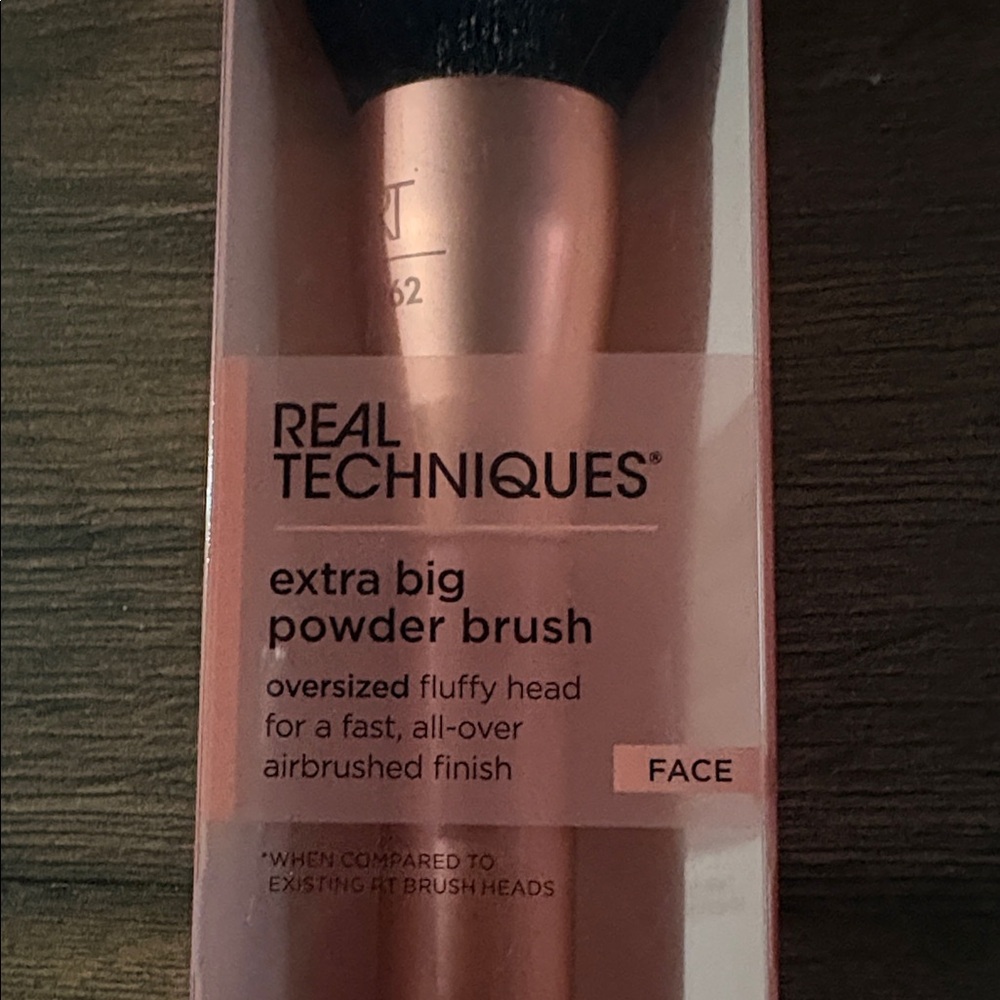 New - Real Techniques Oversized Powder Brush. - Picture 2 of 4